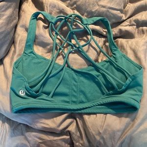 Lululemon Free to be Wild size 6